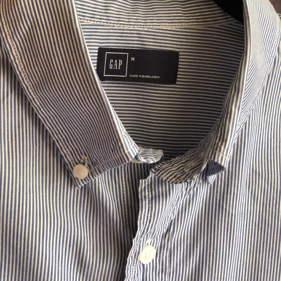 Med. GAP Blue & White Pinstripe Shirt - Picture 2 of 5